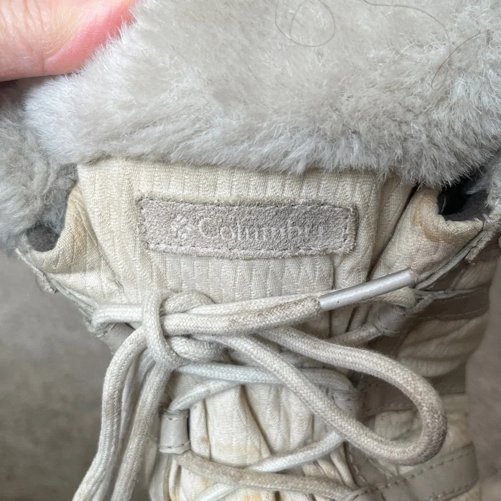 Columbia Women's Tan and Gray Winter Boots Sz 9